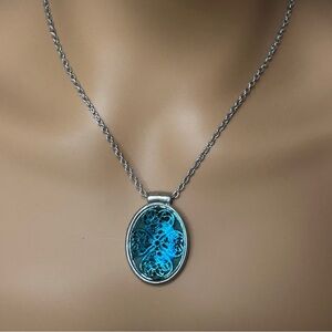 Beautiful Aqua & Silver Pendant Necklace